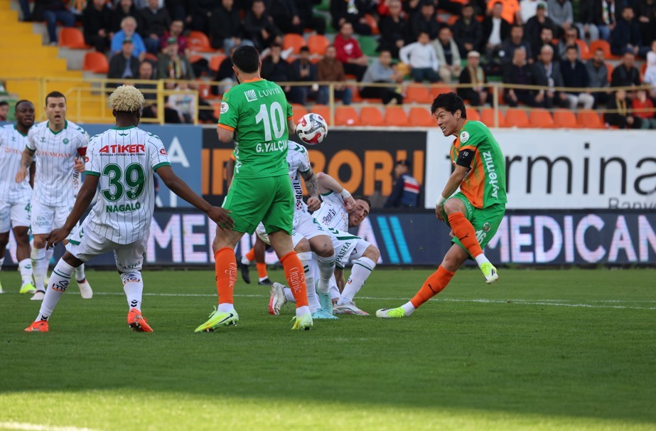 Trendyol S&uuml;per Lig: Alanyaspor: 1 - Konyaspor: 0 (İlk yarı)
