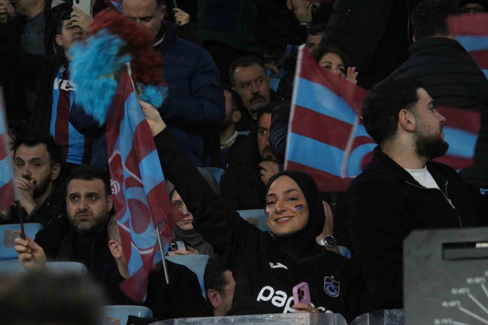 Trendyol Süper Lig: Trabzonspor: 1 - Fenerbahçe: 1 (Maç devam ediyor)