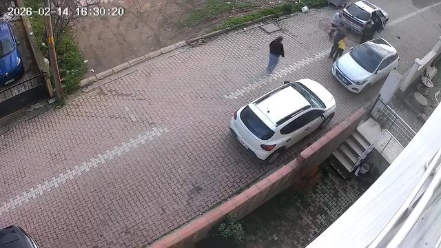 Otomobilin çarptığı 9 yaşındaki çocuk yaralandı: O anlar kamerada
