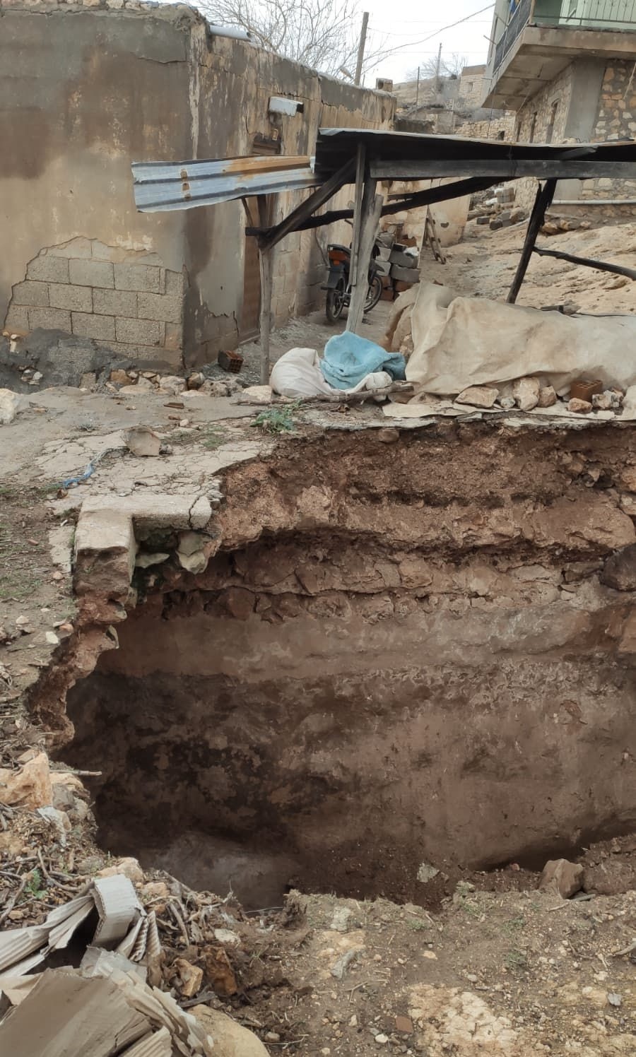 Mardin&rsquo;de yağışların ardından toprak &ccedil;&ouml;kmesi meydana geldi
