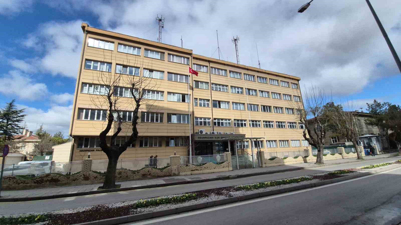 Eskişehir’de 59 suçtan aranan ve 74 yıl hapis cezası olan şahıs yakalandı