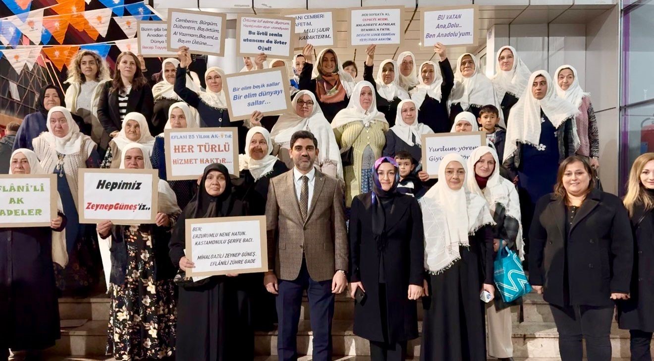 Karab&uuml;kl&uuml; kadınlardan Başkan G&uuml;neş&rsquo;e y&ouml;resel kıyafetli destek
