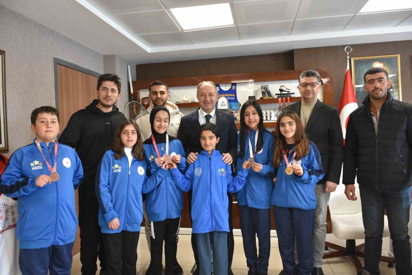 Tekmanlı minik eskrimcilerden başarılı sonuçlar