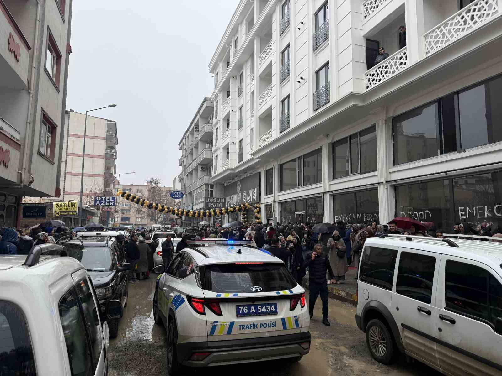 Iğdır’da AVM açılışı izdiham endişesiyle iptal edildi