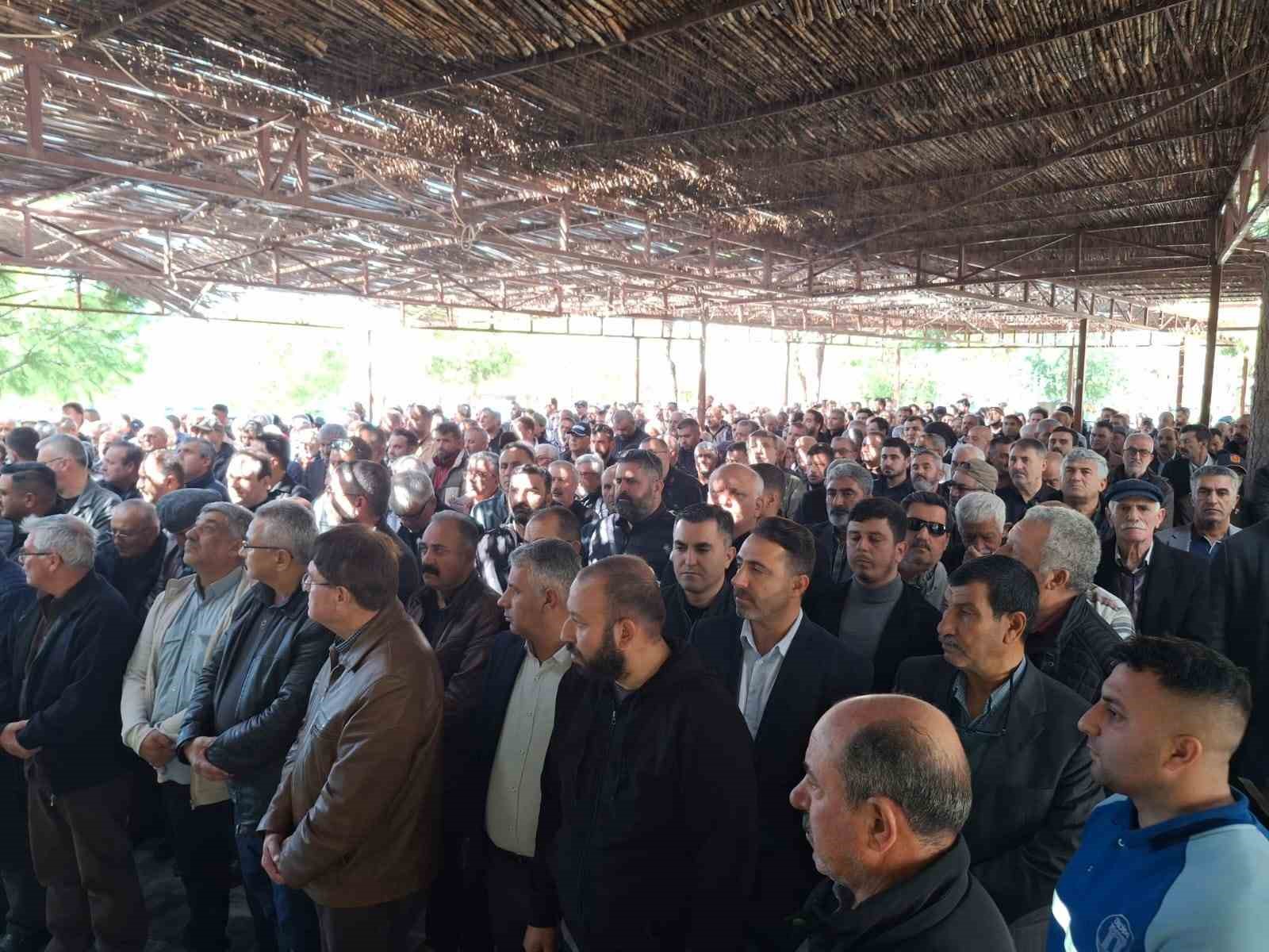 Didim meclis &uuml;yesi Erol&rsquo;un evladı son yolculuğuna uğurlandı
