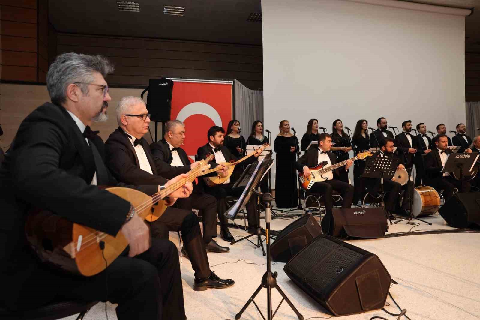 Erzincan&rsquo;da kurtuluşun 108&rsquo;inci yılına &ouml;zel T&uuml;rk halk m&uuml;ziği konseri d&uuml;zenlendi
