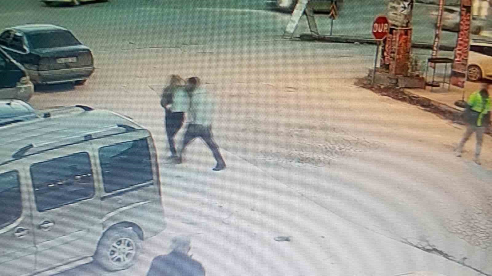 Birlikte yaşadığı kadını silahla tehdit eden şahıs g&ouml;zaltına alındı
