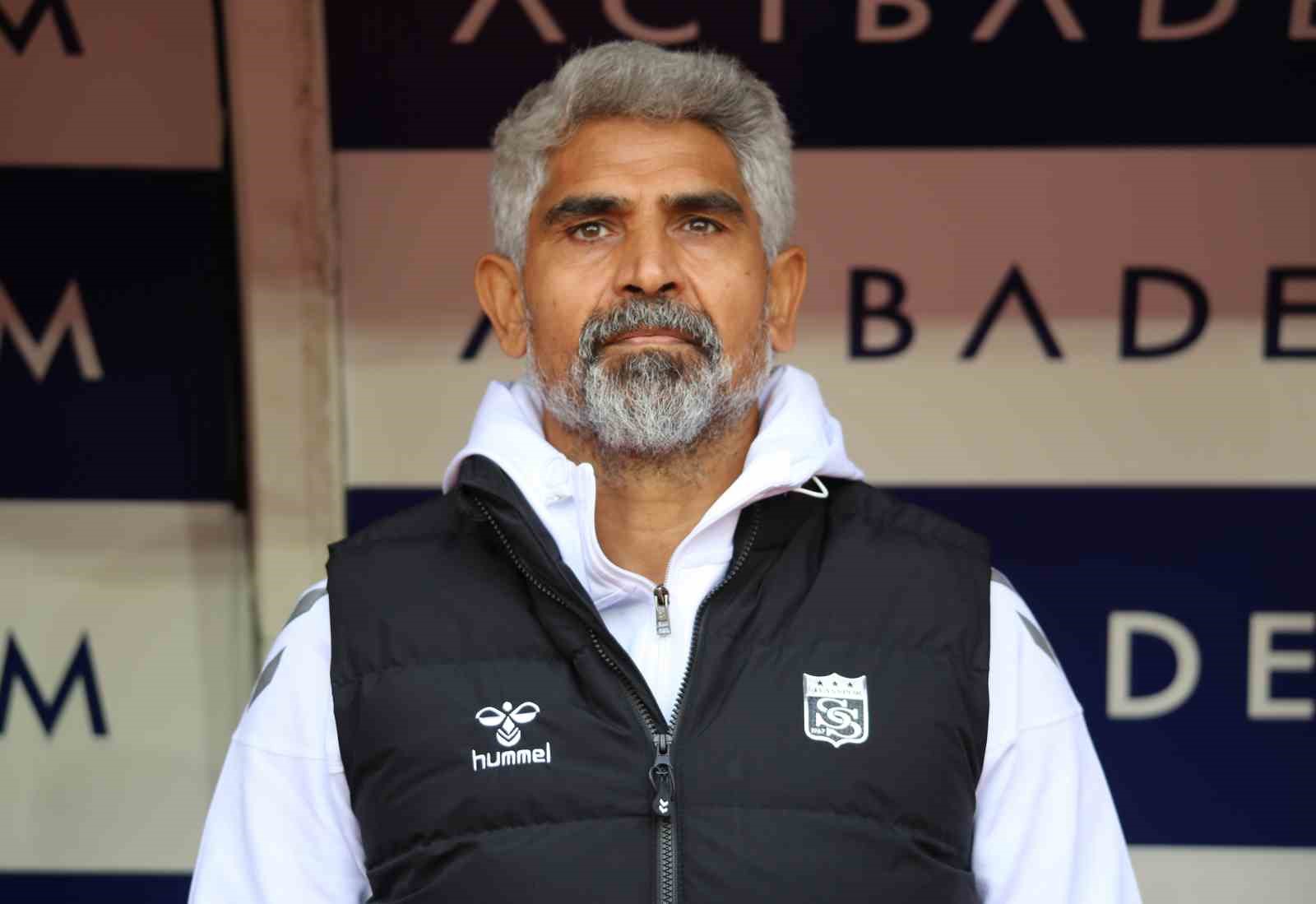 İsmet Taşdemir, Sivasspor’da ilk maçına çıktı