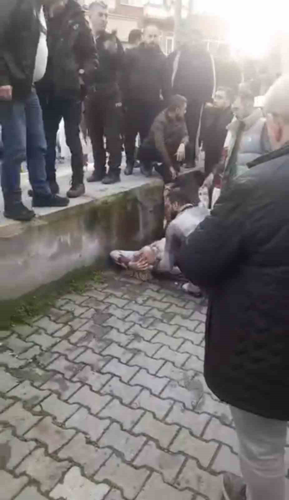 Dükkanının önünde uğradığı silahlı saldırıda yaralandı