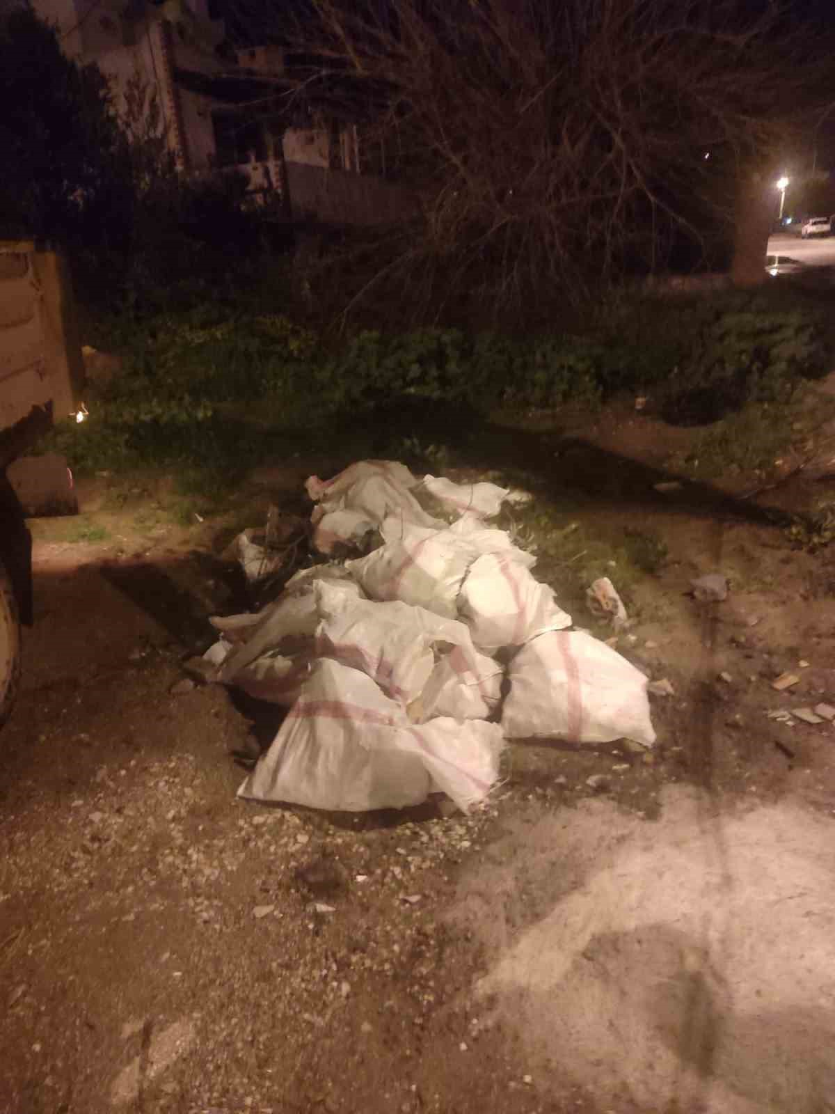 Boş araziye moloz d&ouml;kt&uuml;, 50 bin TL ceza yedi
