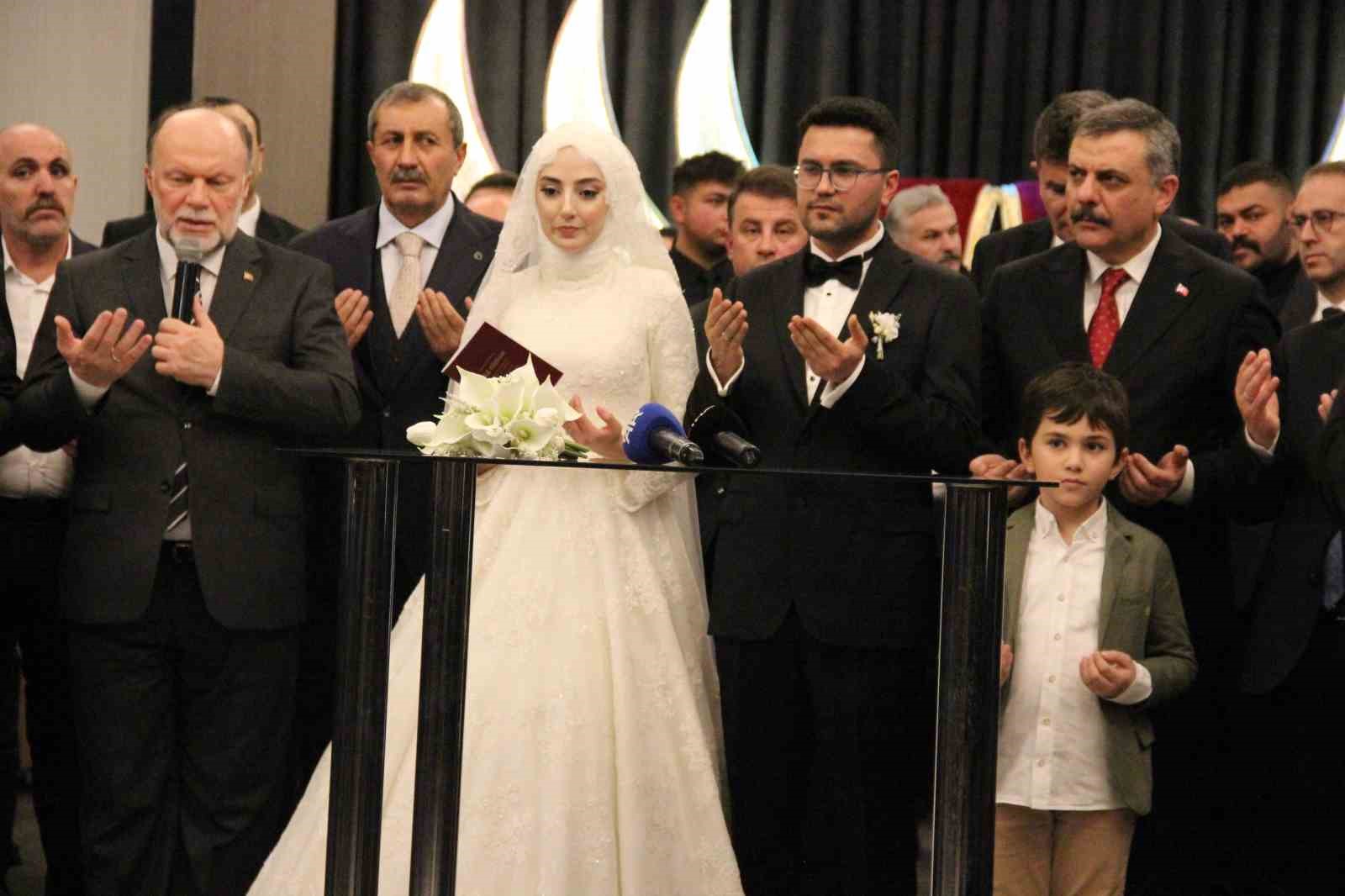 İ&ccedil;işleri Bakanı Mustafa &Ccedil;ift&ccedil;i, &Ccedil;orum&rsquo;da nikah şahidi oldu
