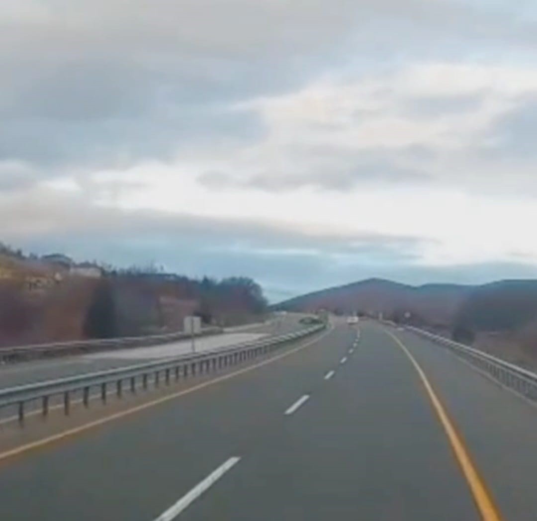 Elazığ&rsquo;da yaşanan kazada 3 kişi yaralandı: O anlar kamerada
