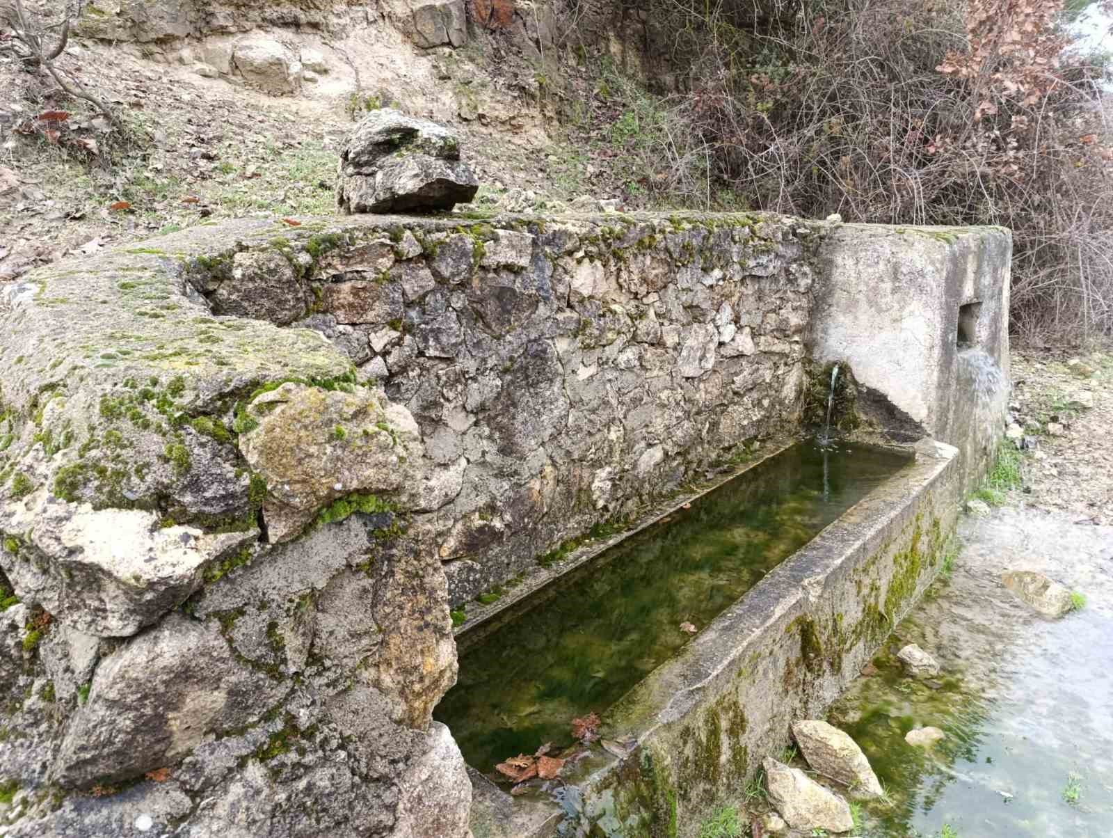 Selendi&rsquo;de kuruyan &ccedil;eşmeler yeniden hayat buldu
