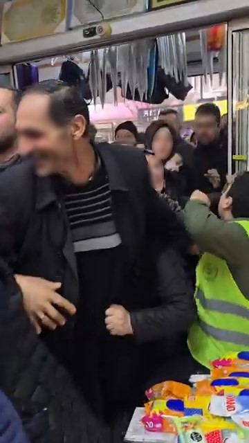 İndirimi duyan erkekler de koştu