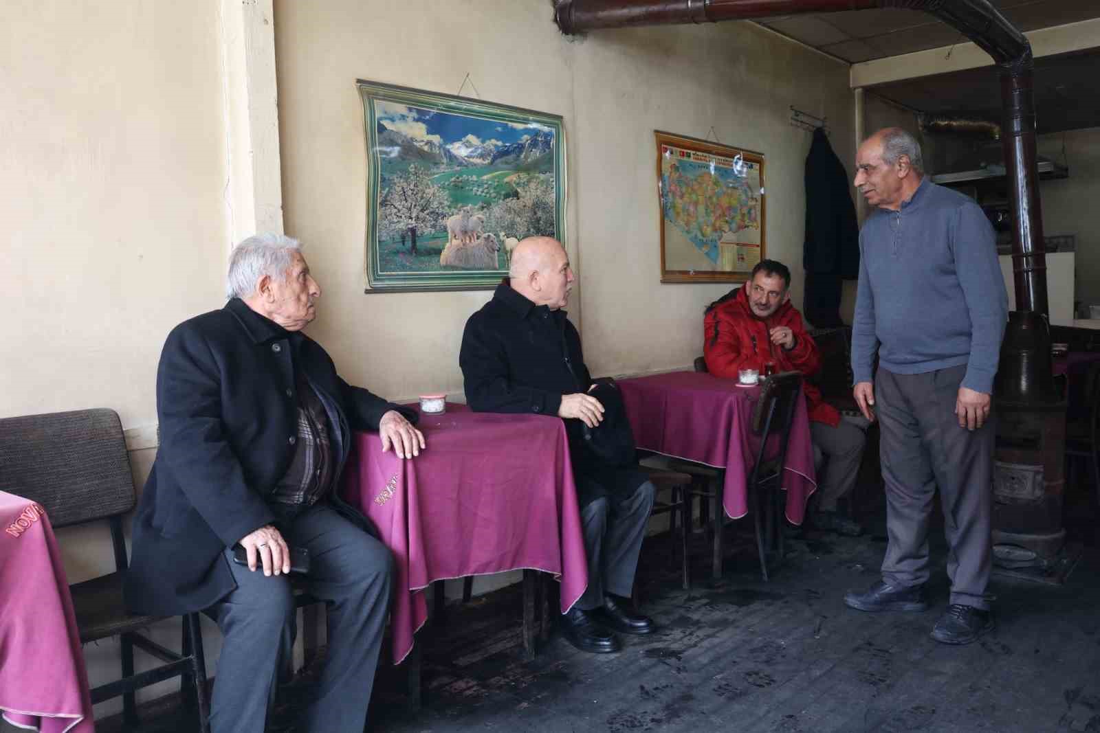 Başkan Sekmen: "Vatandaşımızın sıcak sohbetleri bizim i&ccedil;in paha bi&ccedil;ilemez"
