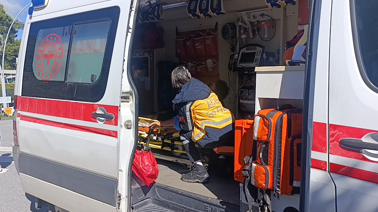 Kaza yapan motosikletli ısrarla polisi &ccedil;ağırdı, zararlı &ccedil;ıktı
