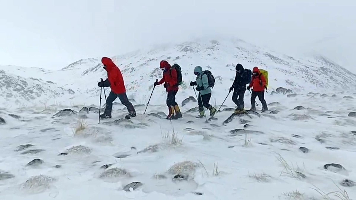 S&uuml;phan Dağı tırmanışı hava muhalefetine takıldı
