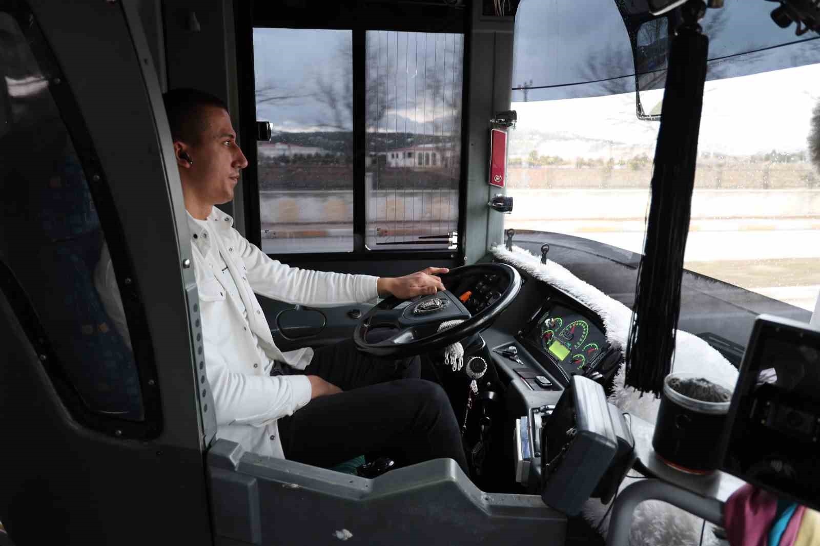 Sivas’ta halk otobüsü şoförünün hareketi takdir topladı