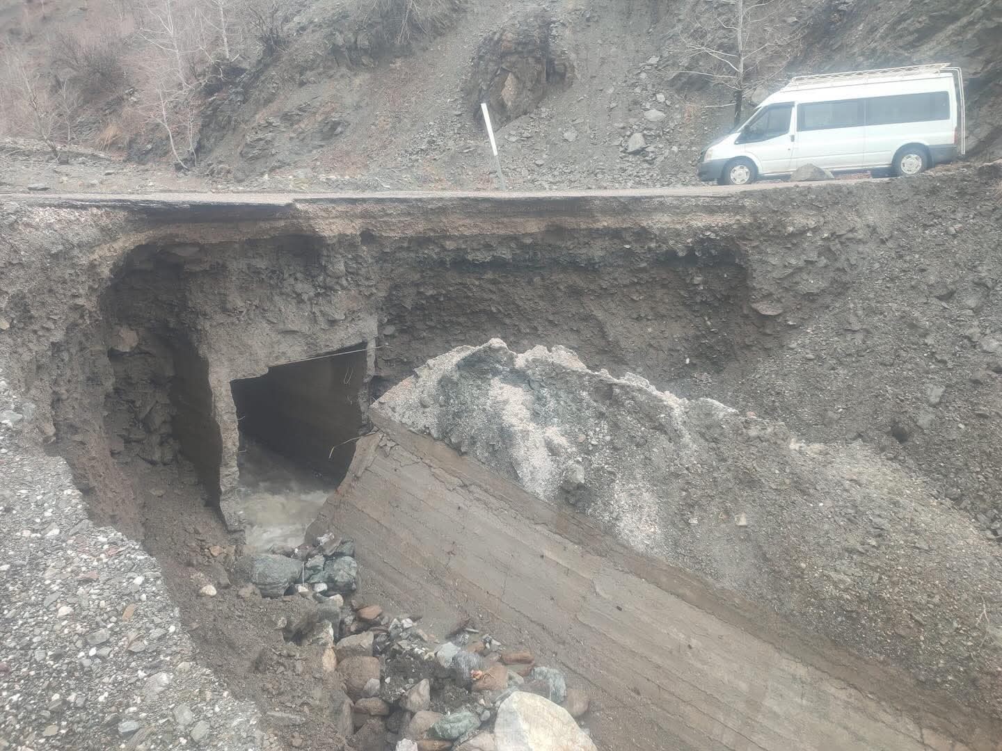 Sağanak yağış hayatı olumsuz etkiledi
