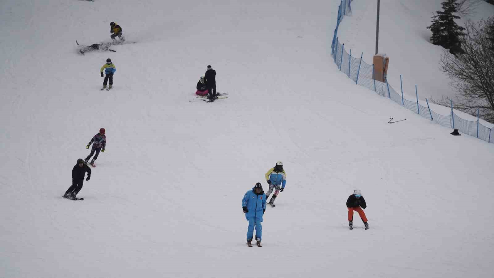 Ilgaz Dağı’na kayakseverler akın etti