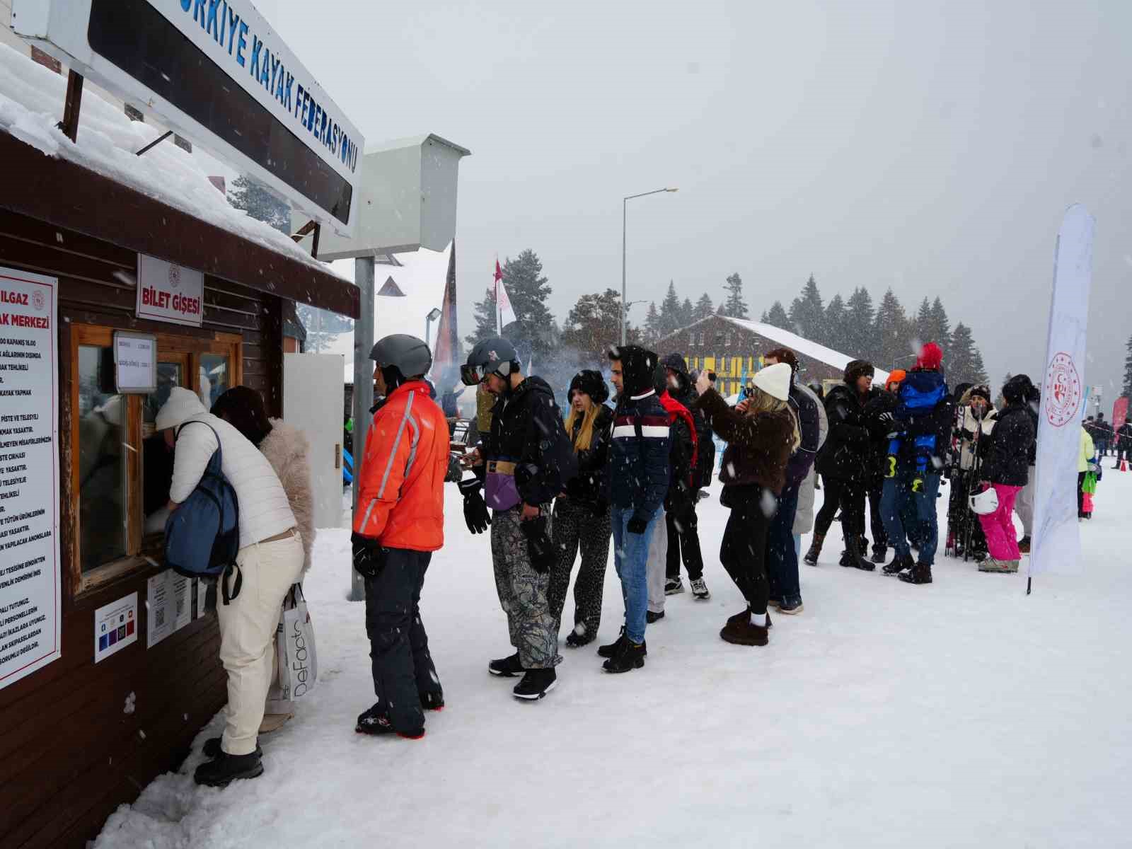 Ilgaz Dağı&rsquo;na kayakseverler akın etti
