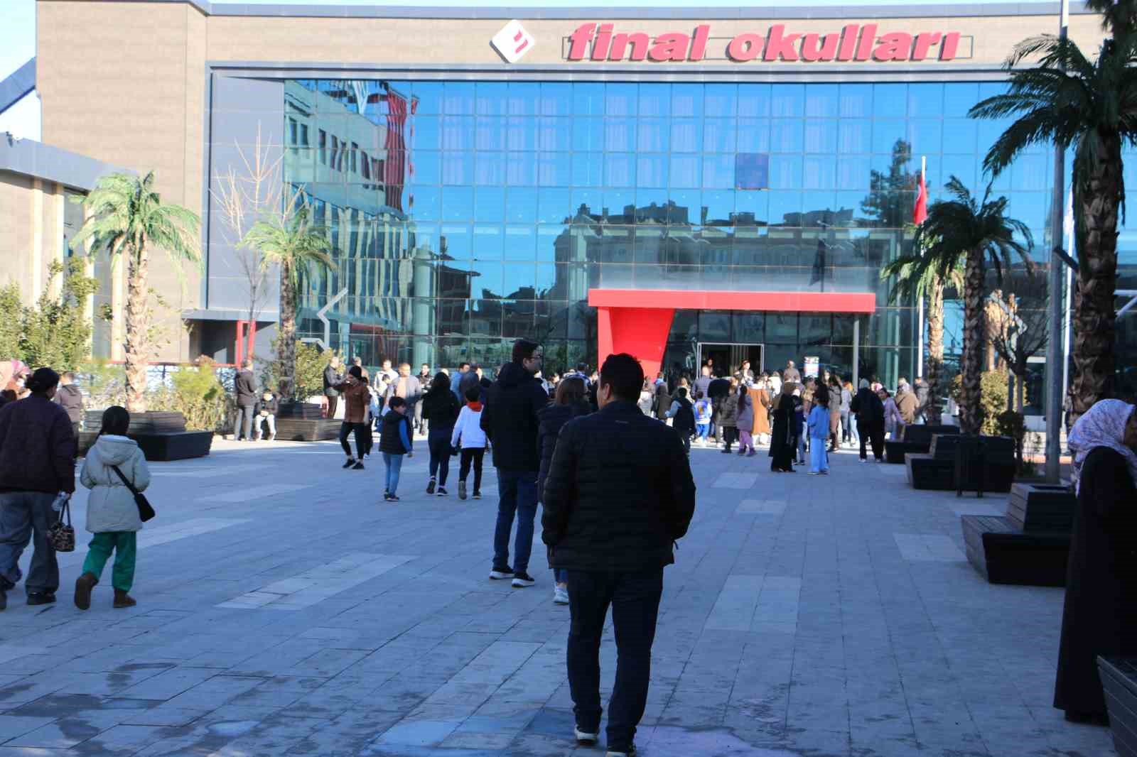 Final Okulları bursluluk sınavına 5 bin öğrenci katıldı