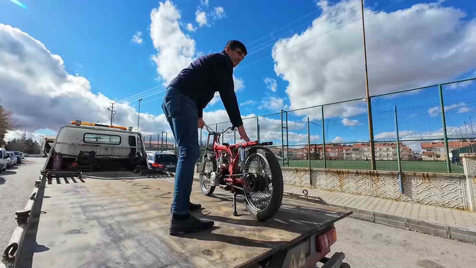 Karaman&rsquo;da motosikletin &ccedil;arptığı polis memuru yaralandı
