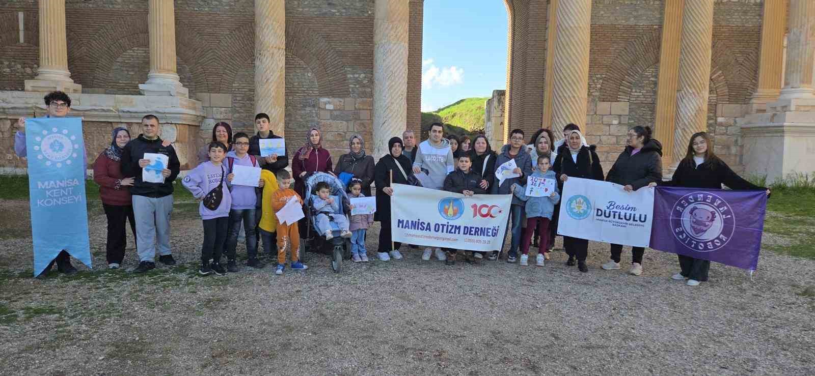 Manisa&rsquo;da otizmli &ouml;ğrenciler kendi robotlarını kodladı
