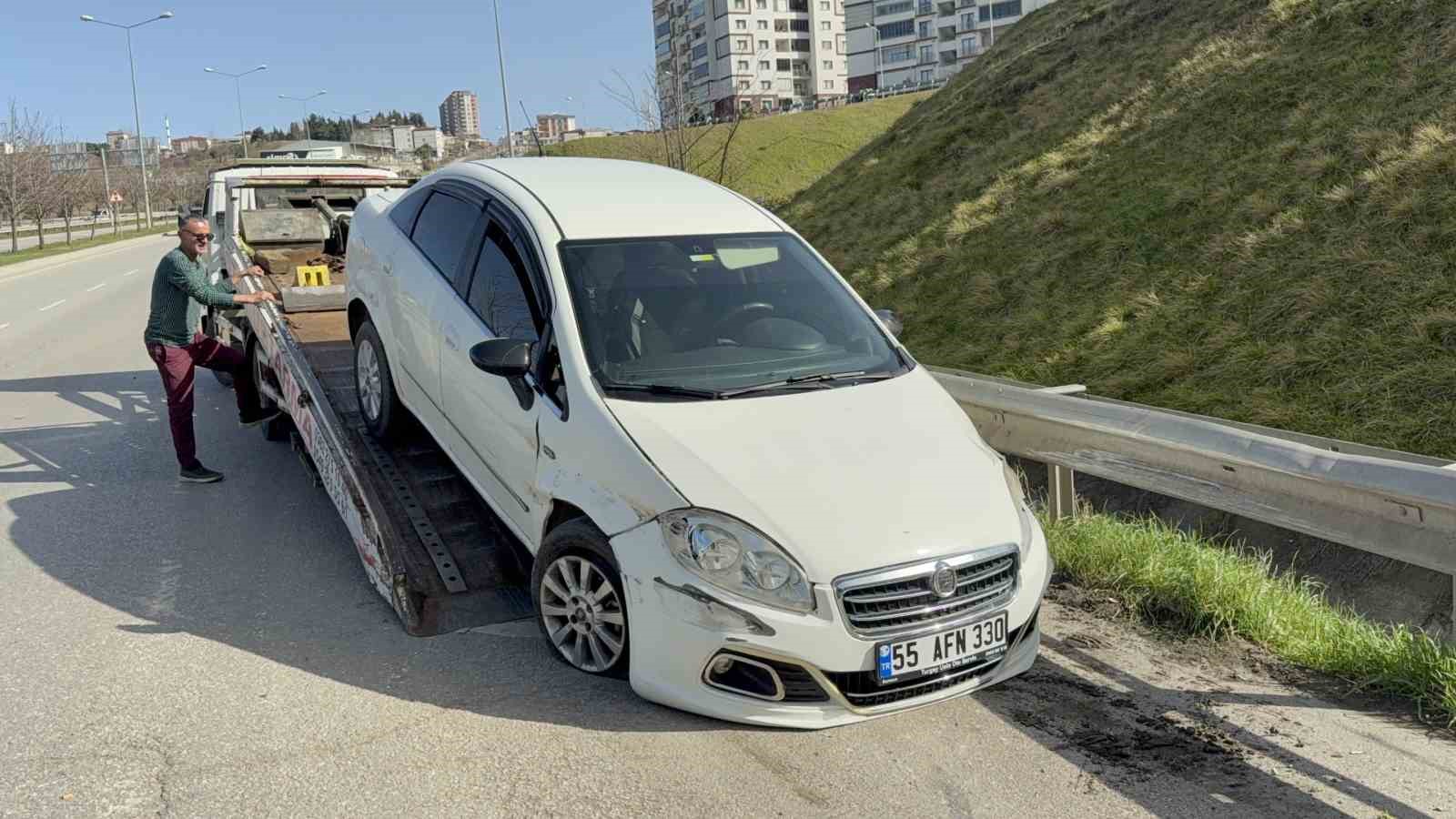 Samsun&rsquo;da otomobil ref&uuml;j&uuml; aşıp bariyere &ccedil;arptı: 1 yaralı
