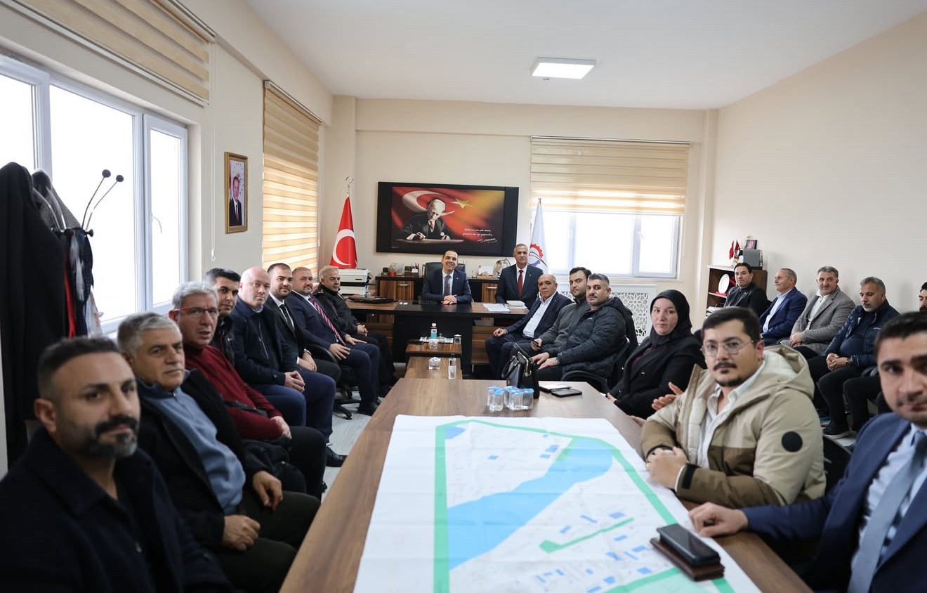 Vali Taşolar, Organize Sanayi B&ouml;lgesi&rsquo;nde yatırımcılarla buluştu
