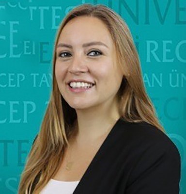 Rize’de 10. kattan düşerek hayatını kaybeden akademisyen son yolculuğuna uğurlandı