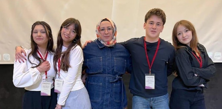 K&uuml;tahya&rsquo;da Liseler Arası M&uuml;nazara Yarışması&rsquo;nın finali b&uuml;y&uuml;k heyecana sahne oldu
