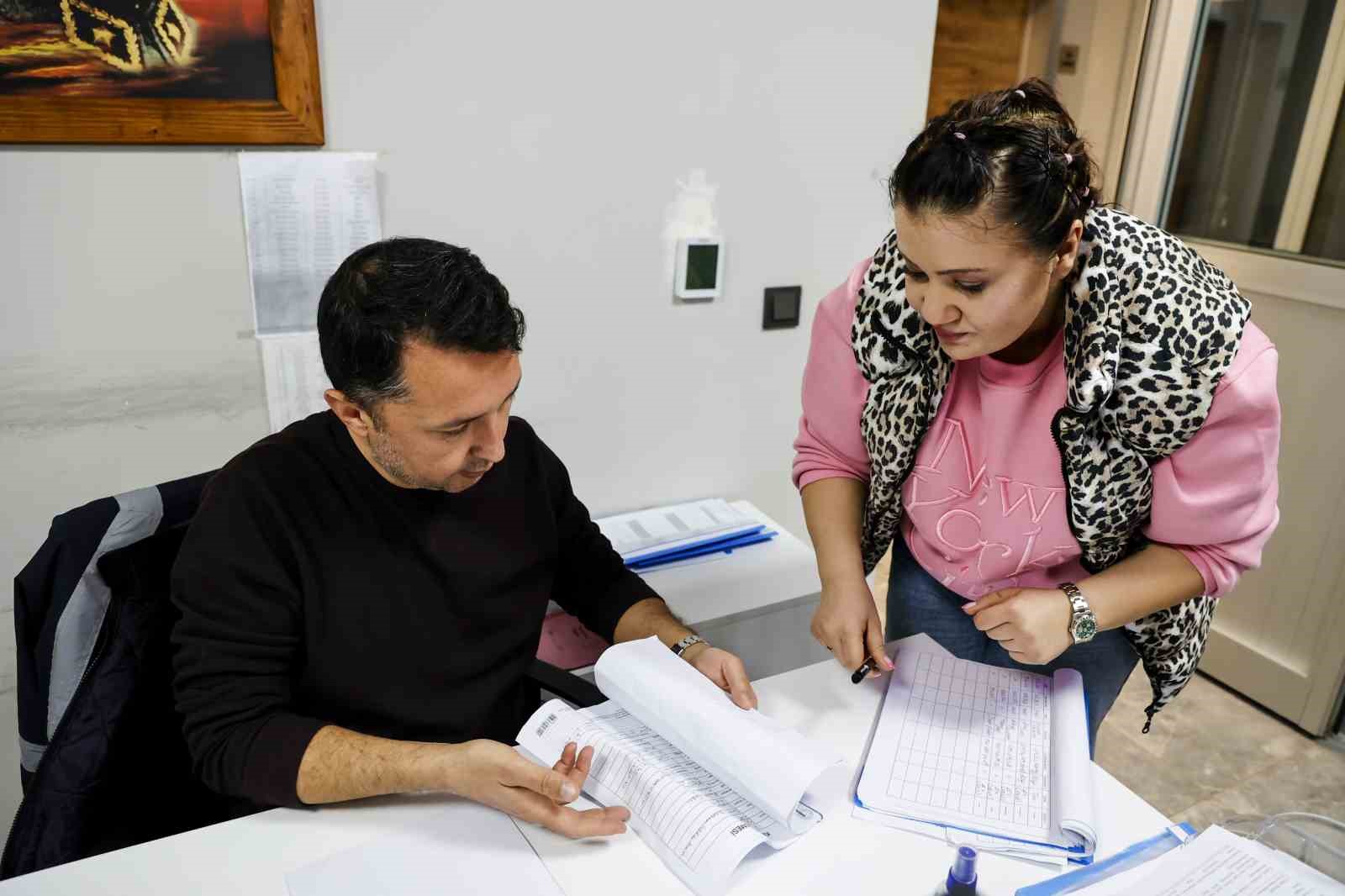 Antalya&rsquo;da sokak hayvanları yeni sahiplerini bekliyor
