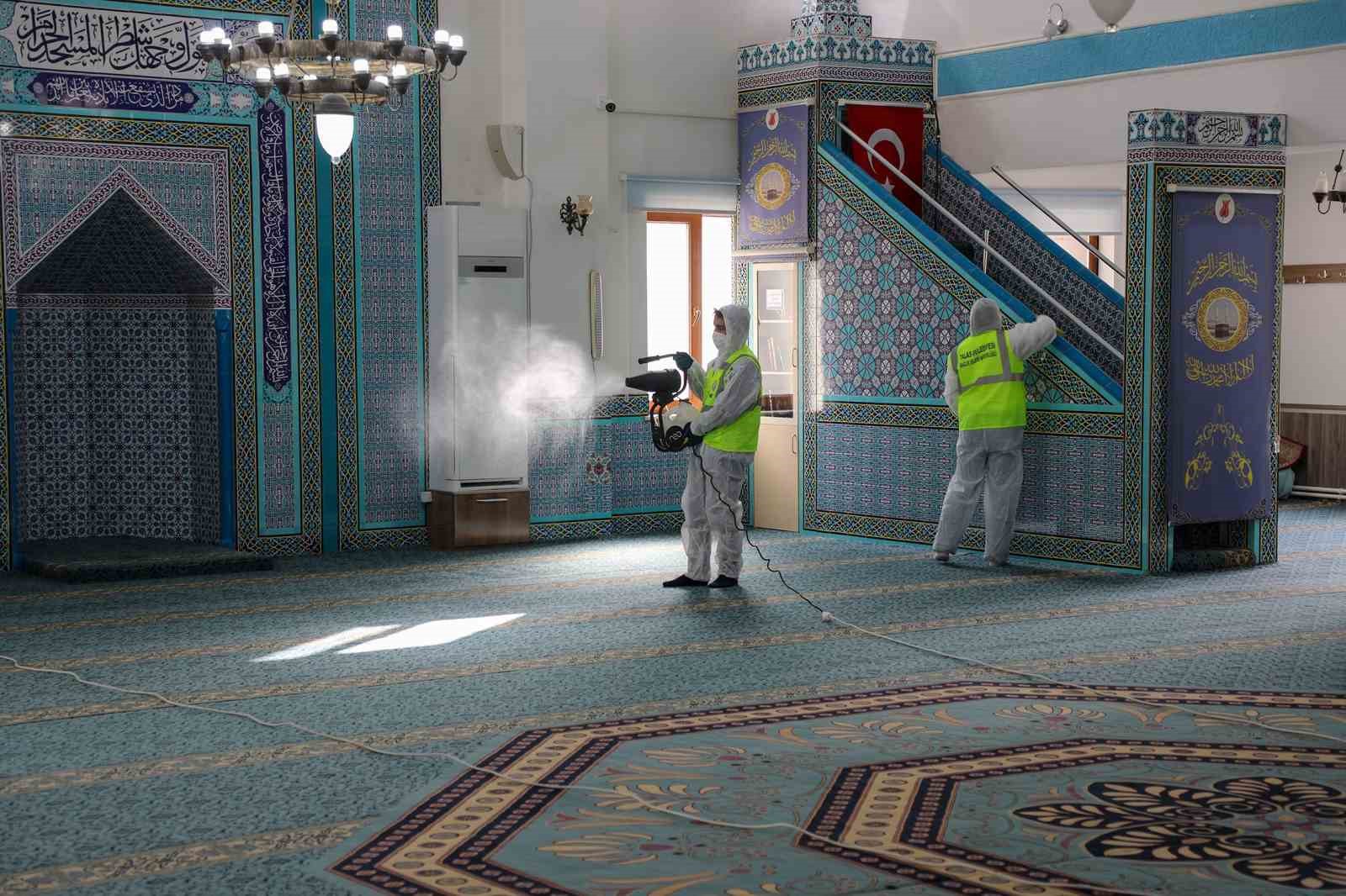 Talas&rsquo;ın camilerinde Ramazan&rsquo;a &ouml;zel temizlik
