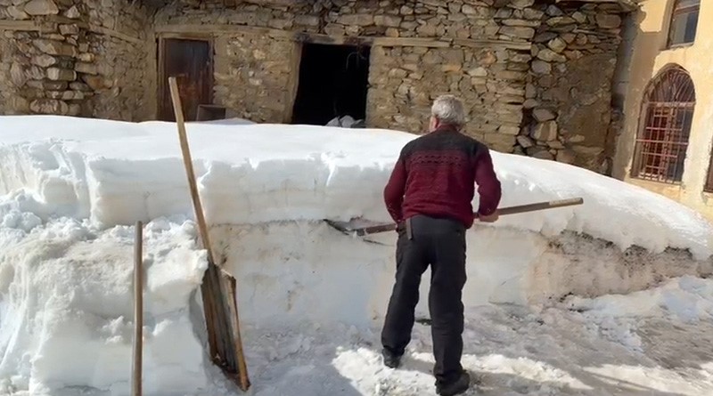 Van&rsquo;da 76 yerleşim yerinin yolu kapalı
