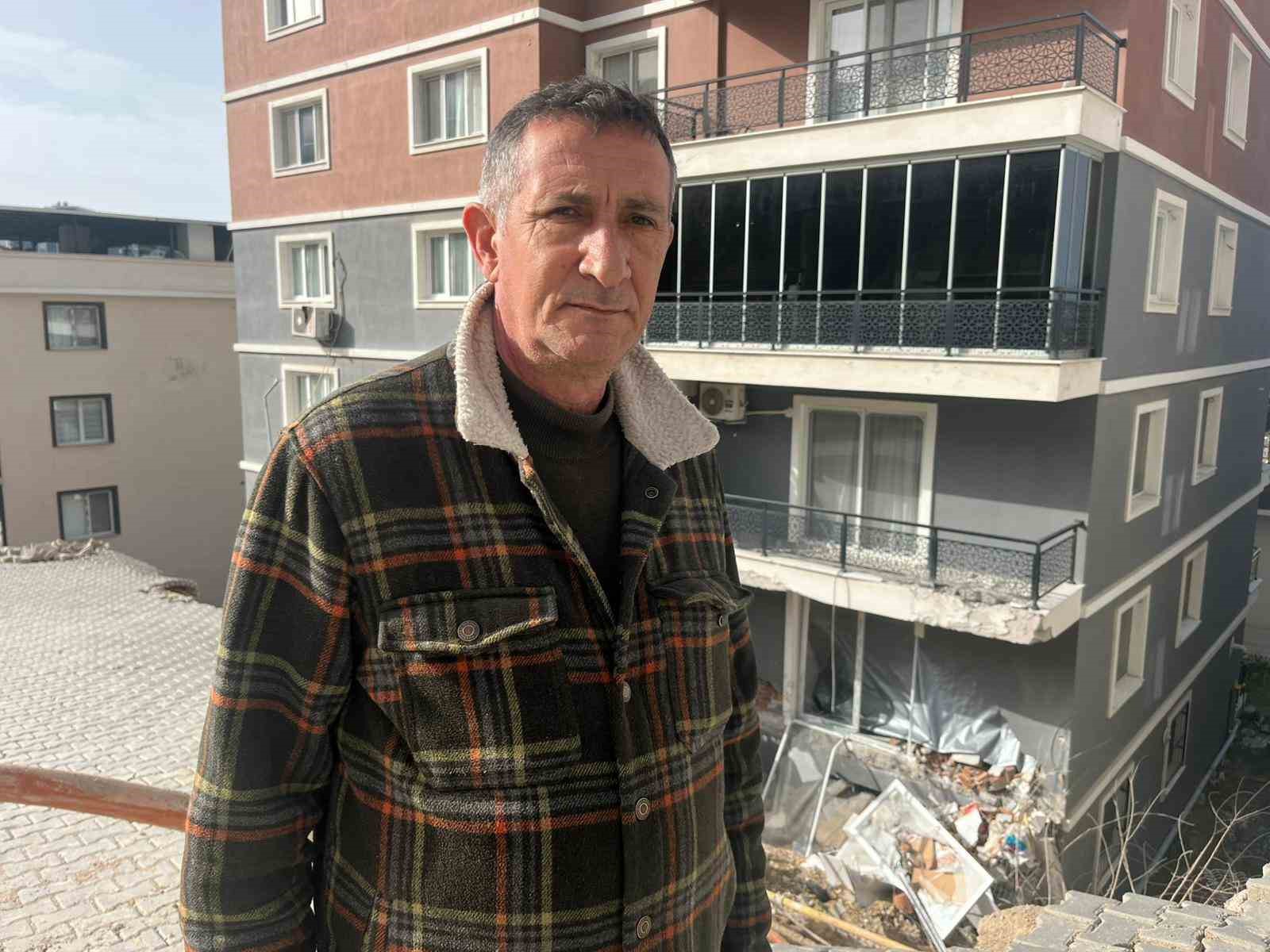 Menemen&rsquo;de istinat duvarı &ccedil;&ouml;ken b&ouml;lgede &ccedil;alışmalar ikinci g&uuml;n&uuml;nde
