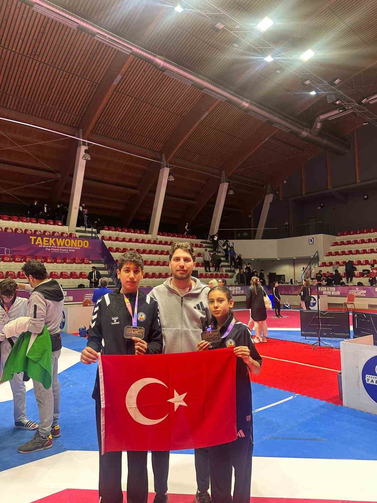 Avrupa Taekwondo m&uuml;sabakasında Kuyucaklı sporculardan &ccedil;ifte bronz
