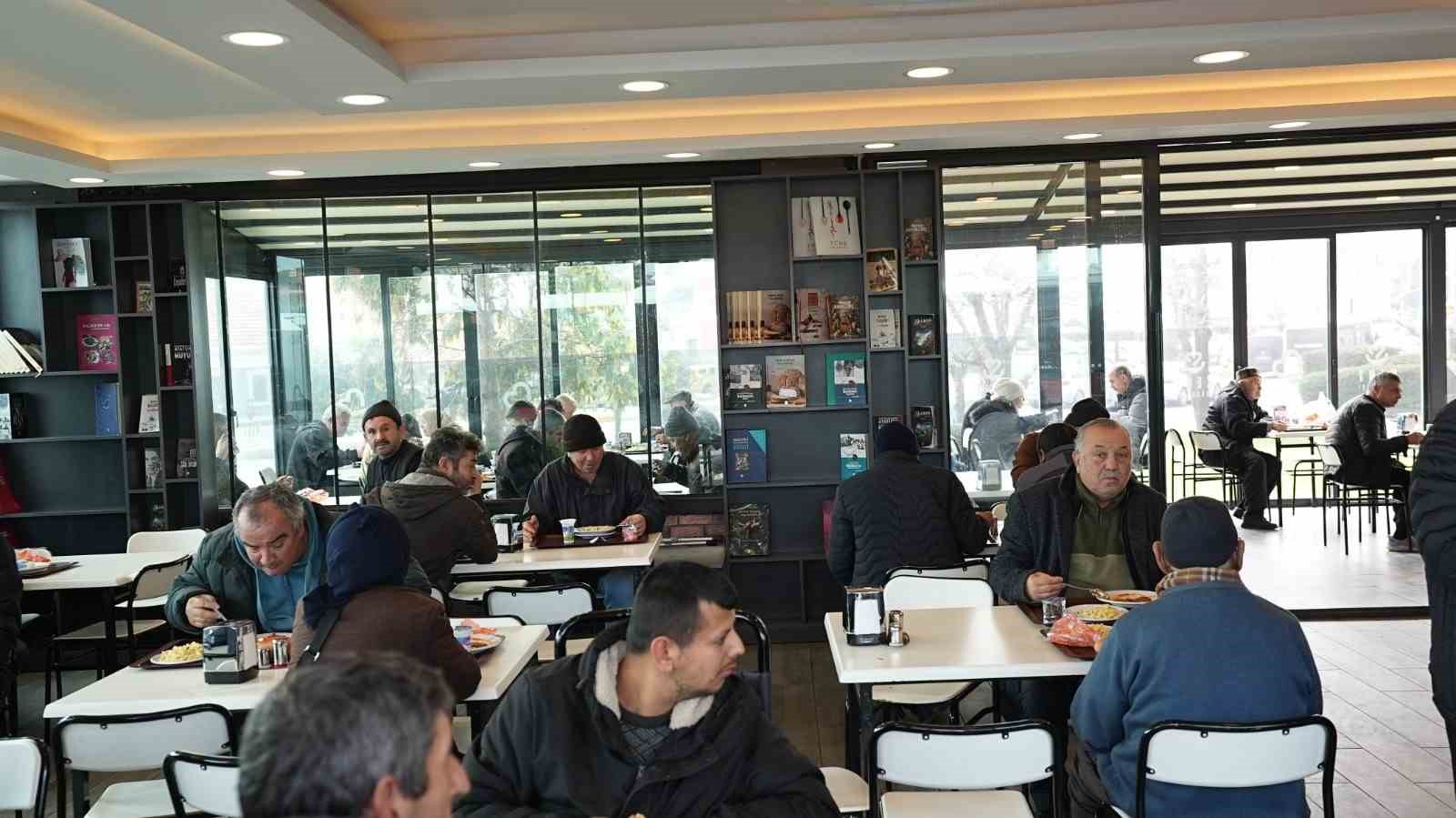 Balıkesir&rsquo;de Kent Lokantası&rsquo;na vatandaştan yoğun ilgi
