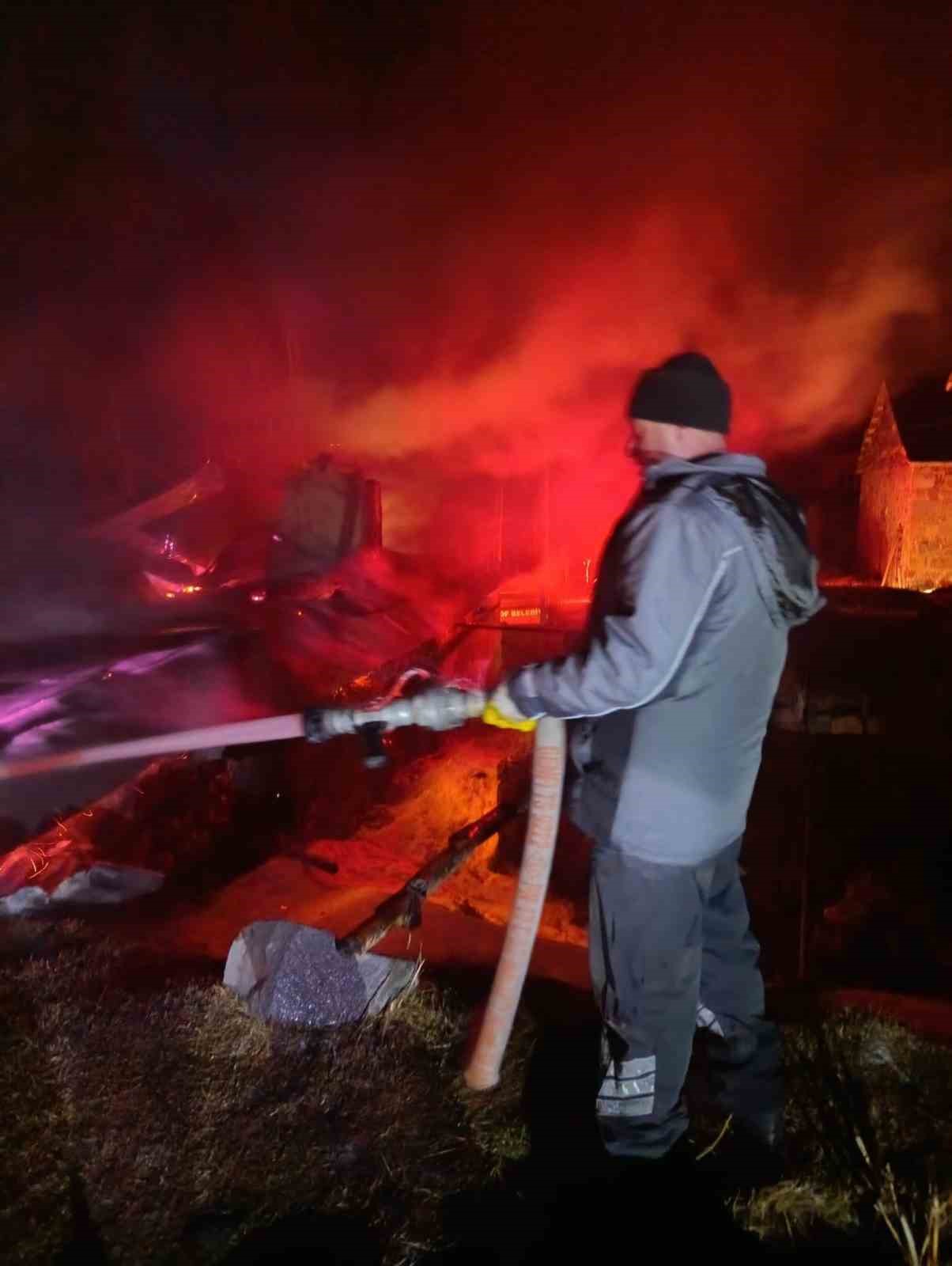 &Ccedil;amyazı K&ouml;y&uuml;&rsquo;nde korkutan yangın
