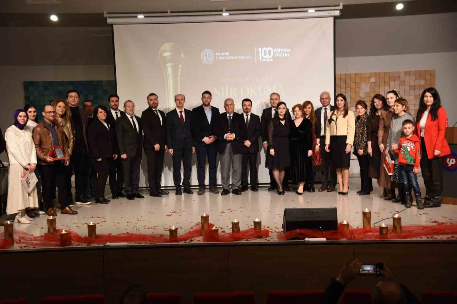 Şiir mısraları &ouml;ğretmenlerin sesiyle hayat buldu
