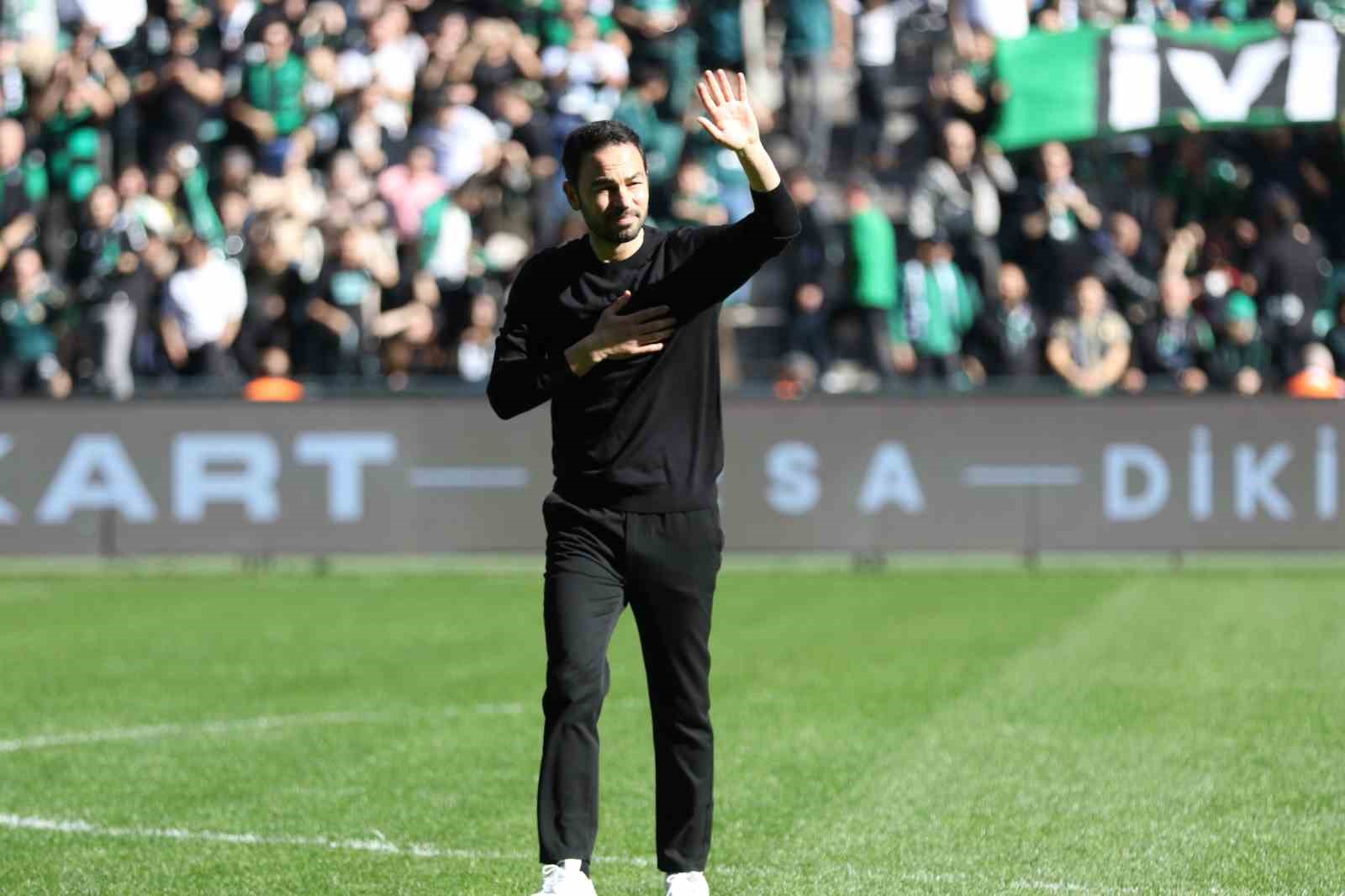 Kocaelispor - Gaziantep FK ma&ccedil;ında anlamlı pankartlar
