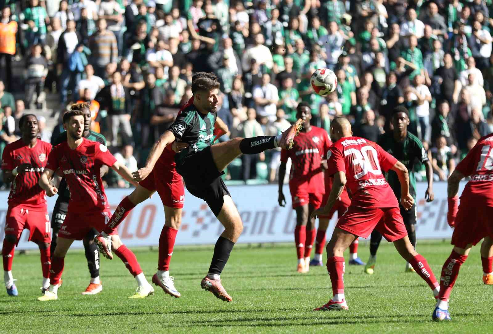 Trendyol Süper Lig: Kocaelispor: 1 - Gaziantep FK: 0 (İlk yarı)