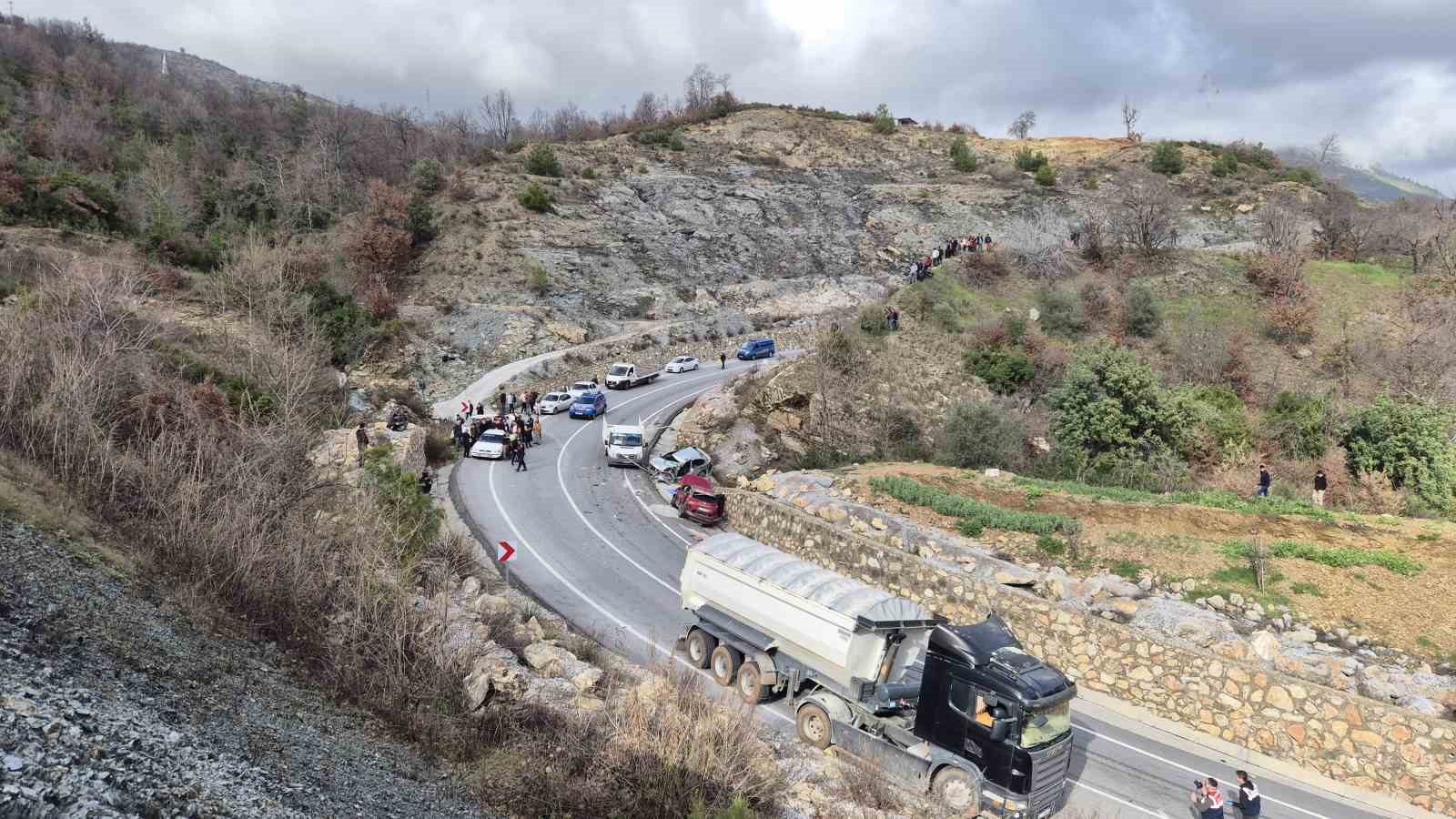 Alanya&rsquo;da 3 ara&ccedil;lı zincirleme kaza: 1 &ouml;l&uuml;, 3 yaralı
