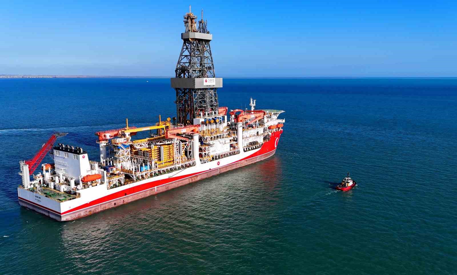 &Ccedil;ağrı Bey sondaj gemisi, Bakan Bayraktar&rsquo;ın katıldığı t&ouml;renle Somali&rsquo;ye uğurlandı
