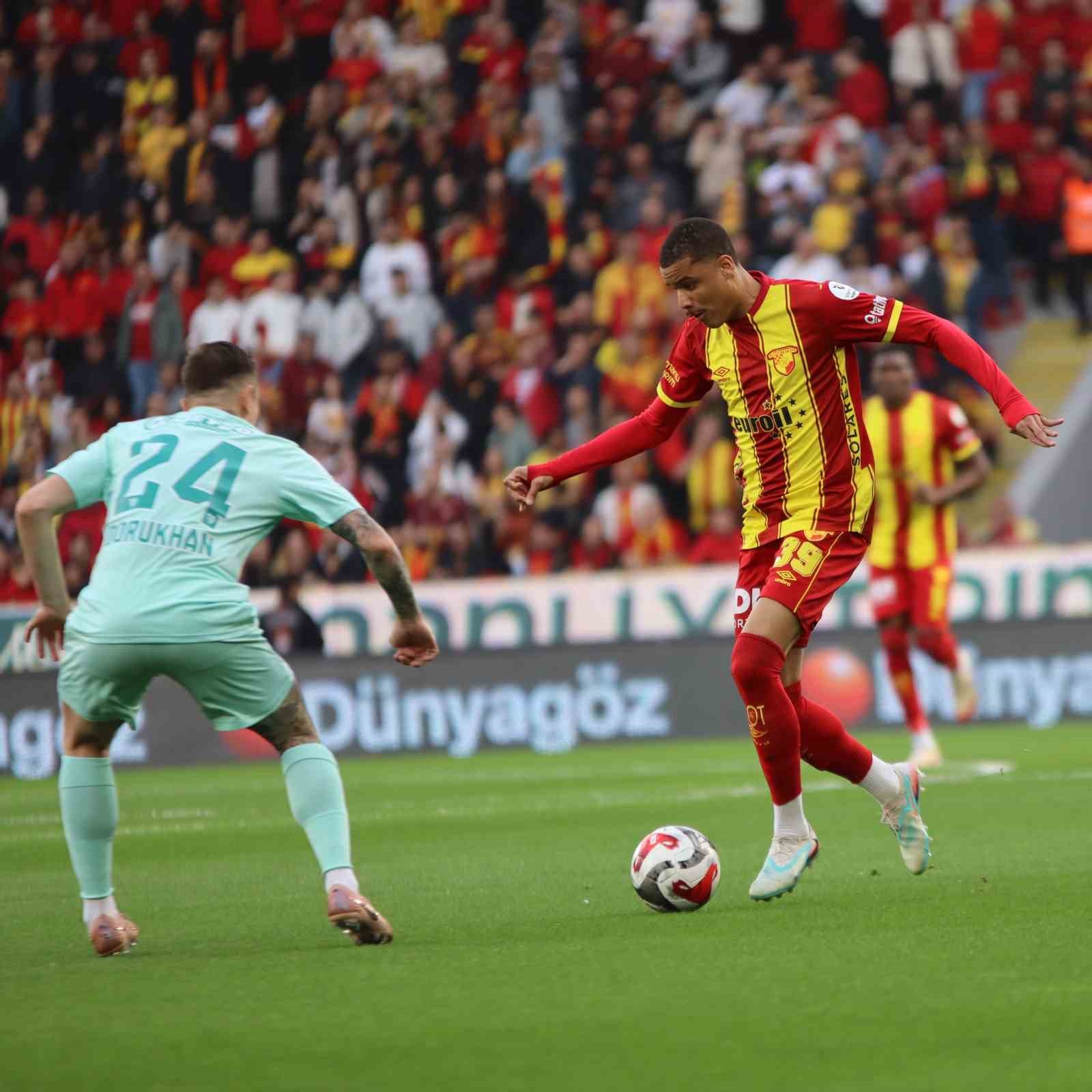 Trendyol S&uuml;per Lig: G&ouml;ztepe: 0 - Kayserispor: 0 (İlk yarı)
