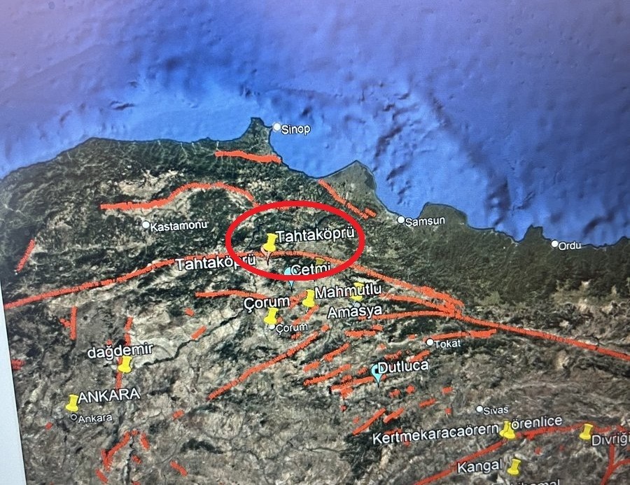 Naci G&ouml;r&uuml;r&rsquo;den "Vezirk&ouml;pr&uuml; depremi" değerlendirmesi
