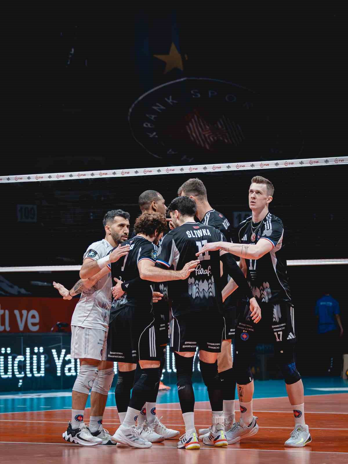 Efeler Ligi: Halkbank: 3 - İstanbul B&uuml;y&uuml;kşehir Belediyespor: 0
