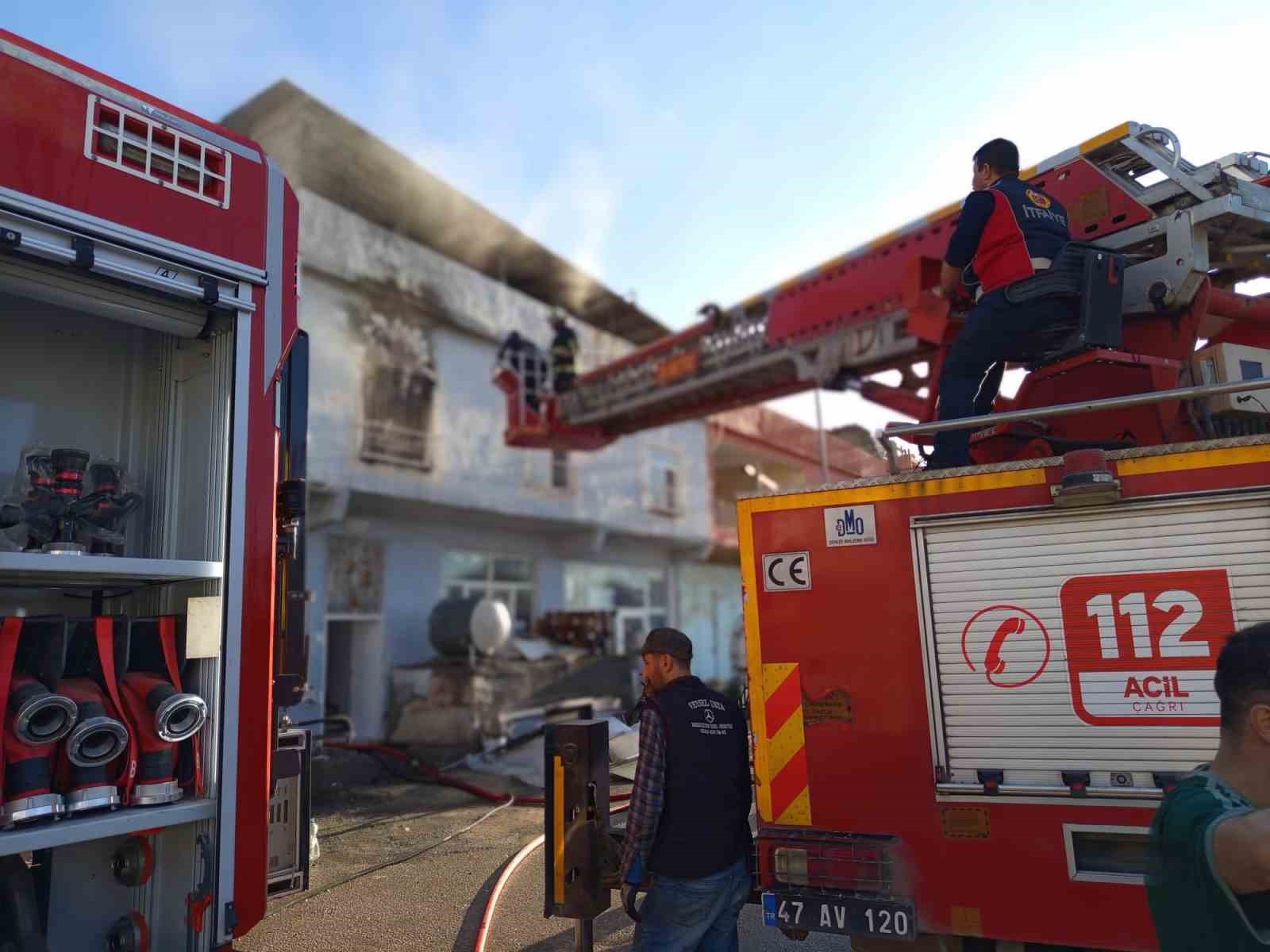 Mardin’de müstakil evde yangın: 3 kişi dumandan etkilendi