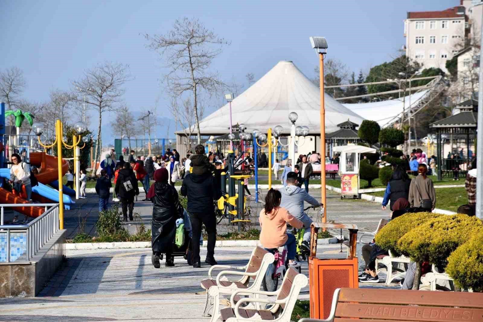 Zonguldak&rsquo;ta termometreler 24 dereceyi g&ouml;sterdi
