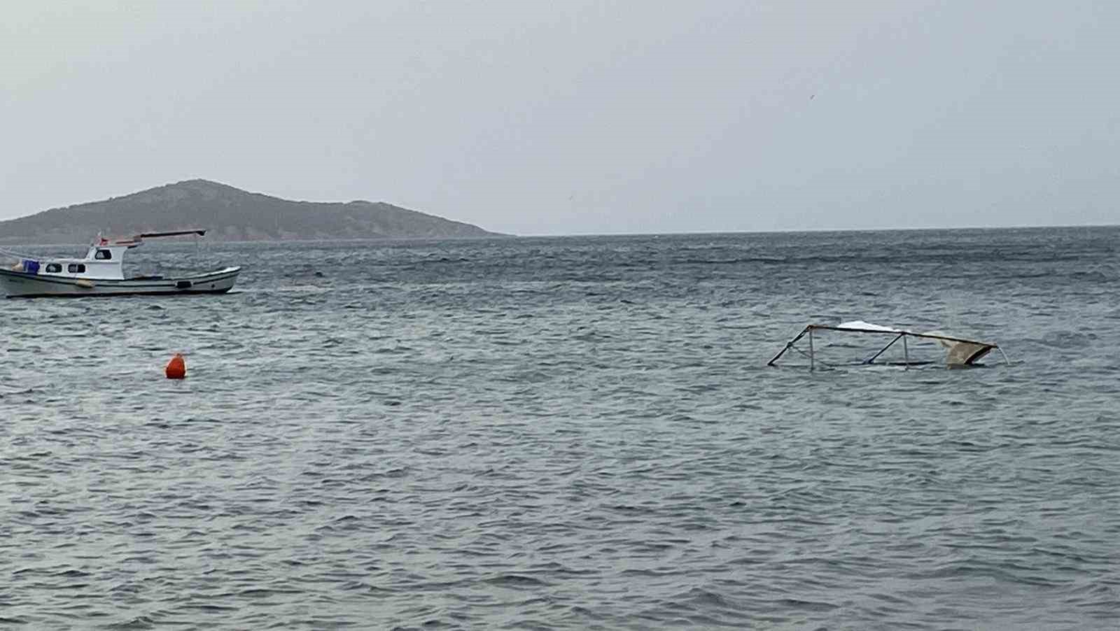 Kuvvetli lodos Ayvalık&rsquo;ı vurdu
